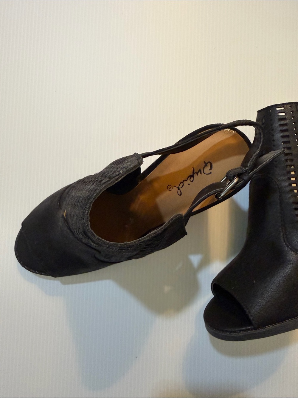 Qupid - Size 6- Black Peep-Toe Cutout Block Heel Sandals - Picture 9 of 9